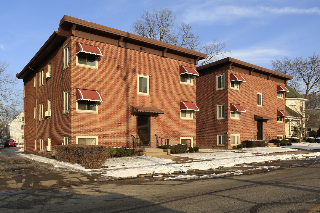 Riverside in Lakewood, OH - Building Photo