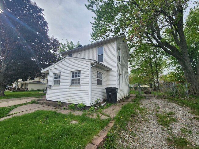1718 19th Ave in Rock Island, IL - Building Photo - Building Photo