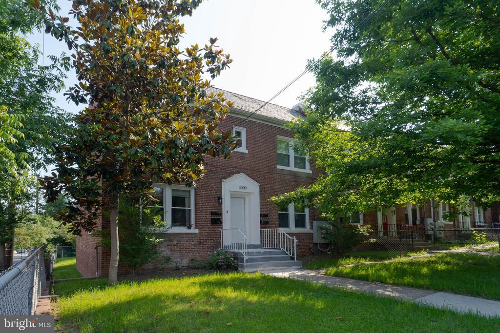 1500 V St SE in Washington, DC - Building Photo