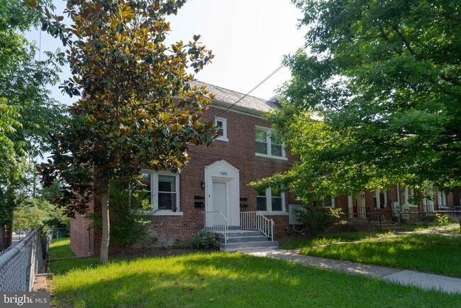 property at 1500 V St SE
