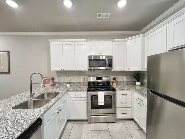 property at 322 N Syracuse Ave