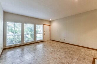 2100 Tanglewilde St, Unit 637 in Houston, TX - Building Photo - Building Photo