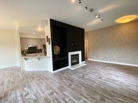 151 Kestrel Ct in Brisbane, CA - Building Photo