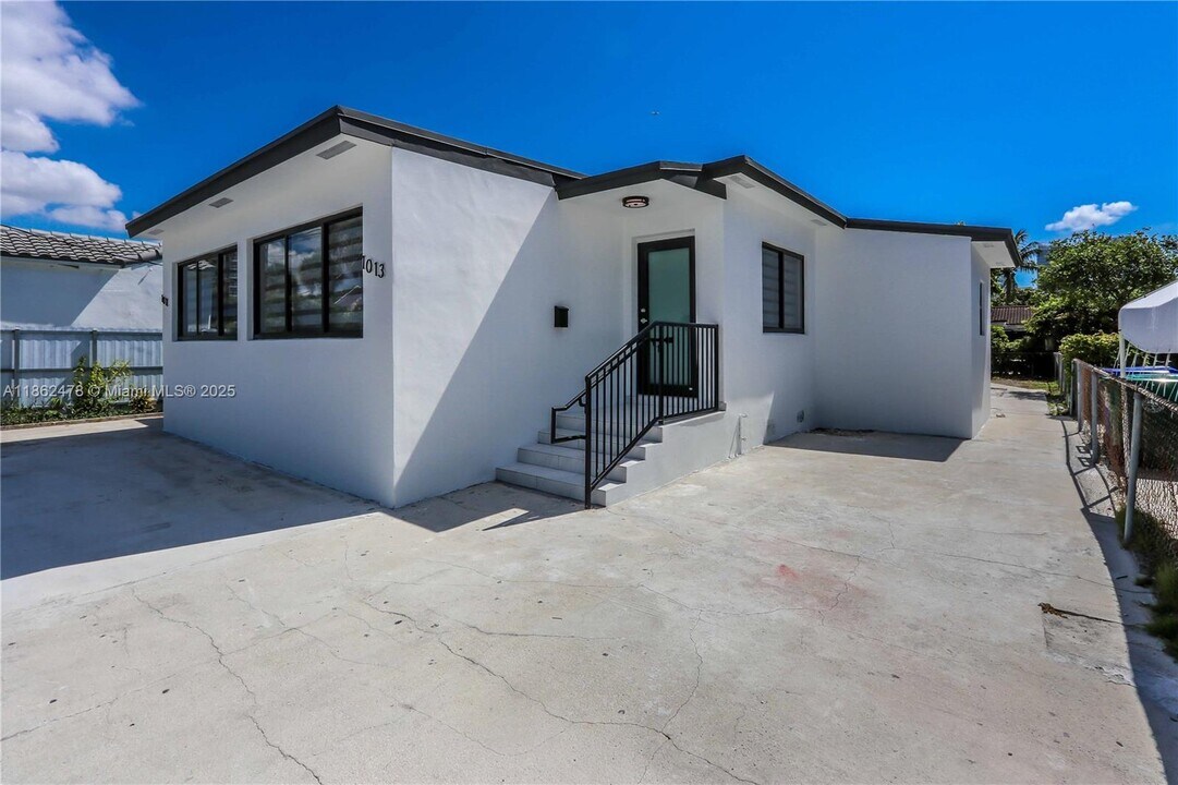 1013 SW 9th Ave in Miami, FL - Building Photo