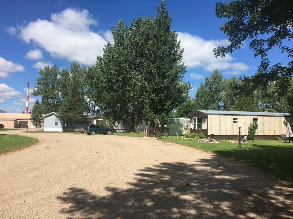 Omland Court in Fosston, MN - Building Photo