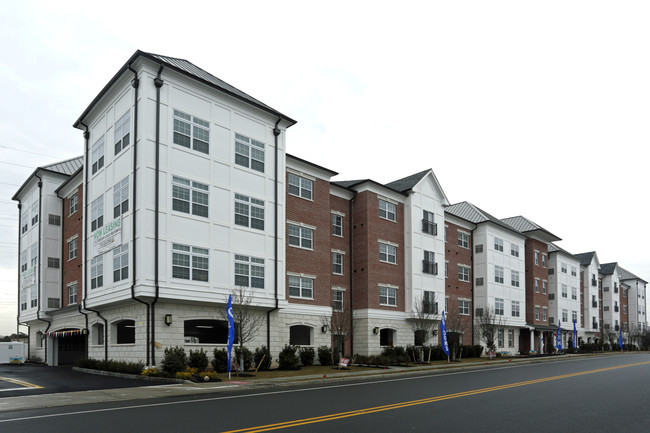 Green Oaks in Iselin, NJ - Foto de edificio - Building Photo