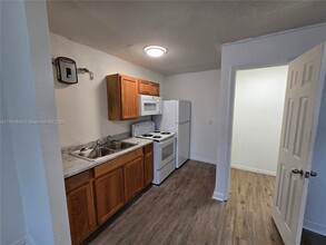 318 N 11th St in Palatka, FL - Foto de edificio - Building Photo
