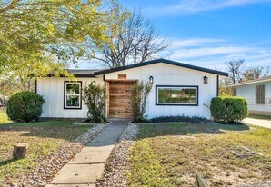 1118 Shadwell Dr in San Antonio, TX - Building Photo