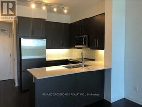 65 Oneida Crescent in Richmond Hill, ON - Building Photo - Building Photo