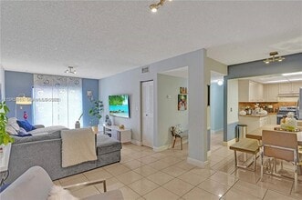 1490 W 42nd Pl in Hialeah, FL - Building Photo - Building Photo