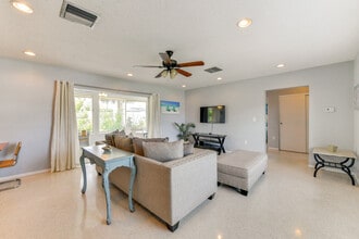 1648 Idle Ln in Sarasota, FL - Building Photo - Building Photo