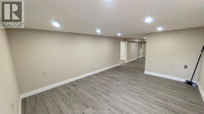 3243 Millen St in Windsor, ON - Foto de edificio - Building Photo