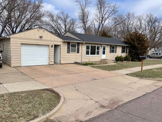 2700 W 2nd St in Sioux Falls, SD - Building Photo - Building Photo
