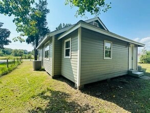 4924 Dr L D Chapman St in Moss Point, MS - Building Photo - Building Photo