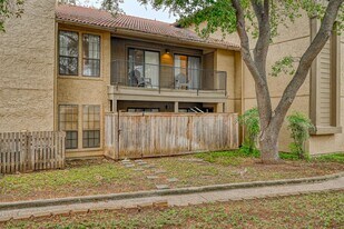1202 Thorpe Ln in San Marcos, TX - Building Photo