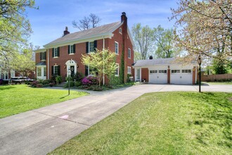 17 Sunnymede Dr in Fort Mitchell, KY - Building Photo - Building Photo