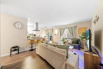 9504 Carroll Canyon Rd in San Diego, CA - Building Photo - Building Photo