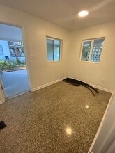 921 NE 6th Ave in Gainesville, FL - Building Photo - Building Photo