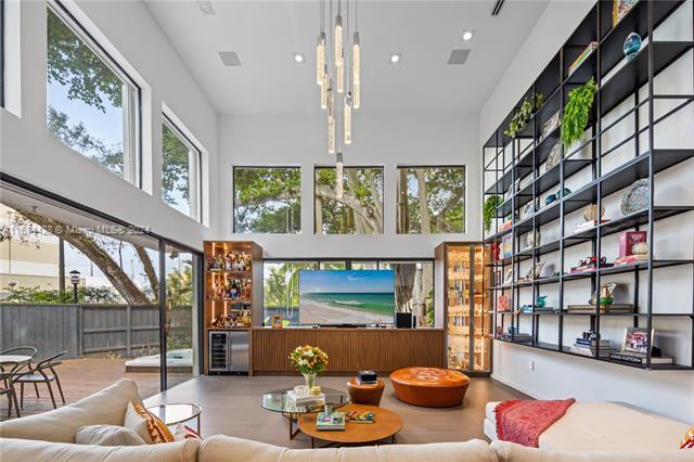 4002 Kumquat Ave in Miami, FL - Foto de edificio