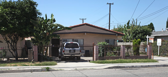 11056 E McGirk Ave in El Monte, CA - Foto de edificio - Building Photo