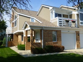 1068 Courtland Dr in Buffalo Grove, IL - Building Photo