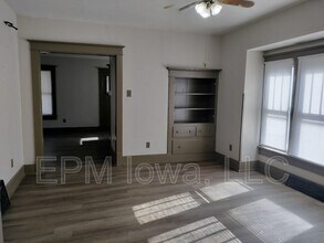 1125 Ackermant St in Waterloo, IA - Building Photo - Building Photo