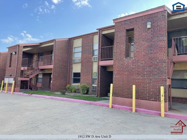 1912 SW D Ave