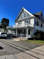 51 Beach St in Westerly, RI - Building Photo