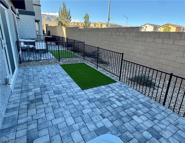 property at 10920 Rollingford Ave