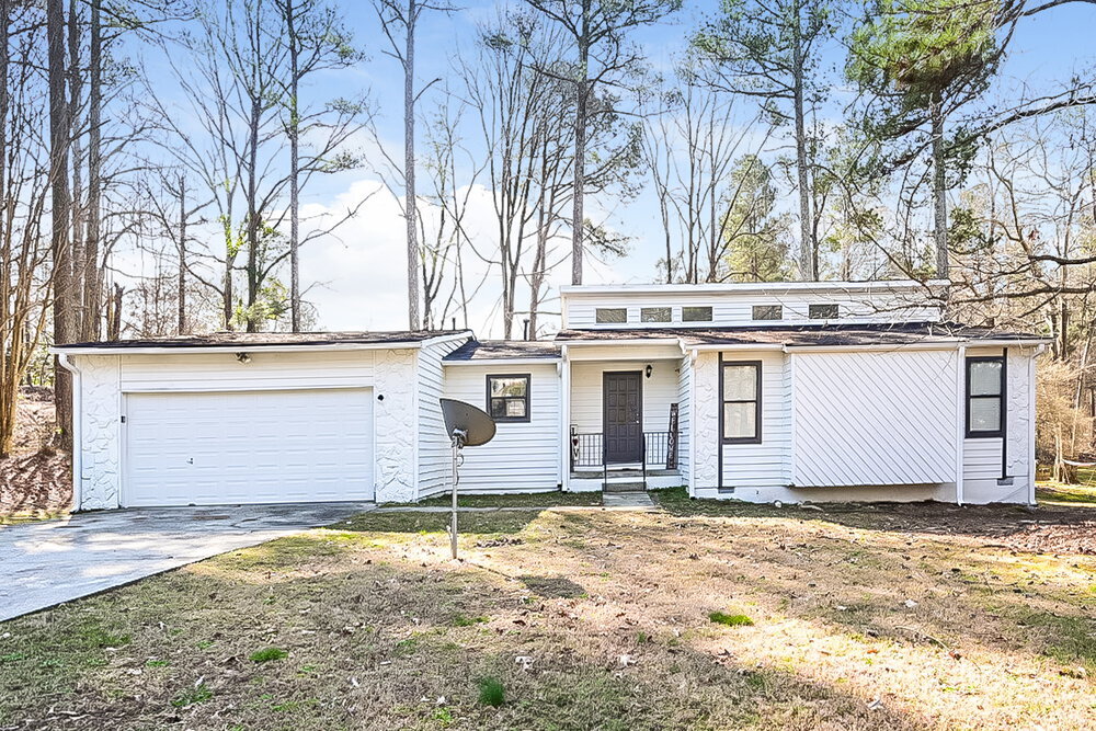 5001 Gracehill Rd in Stonecrest, GA - Building Photo