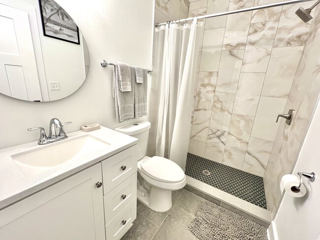 2043 Adams St, Unit 2043 in Indianapolis, IN - Foto de edificio - Building Photo