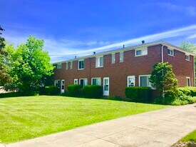 480 Graham Rd, Unit 478 Graham Rd. in Cuyahoga Falls, OH - Building Photo