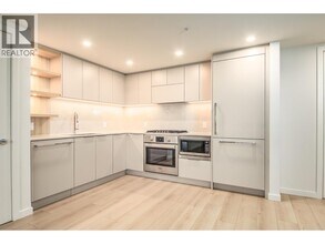 311 Alderson Ave in Coquitlam, BC - Building Photo - Building Photo