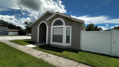 2415 Harbor Town Dr in Kissimmee, FL - Building Photo - Building Photo