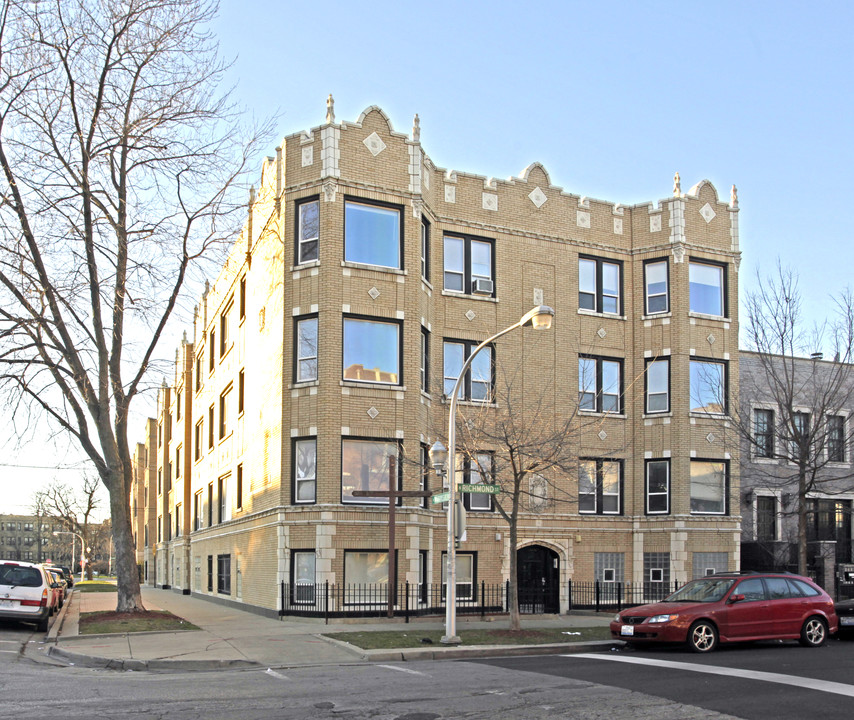 1700-1702 N Richmond St in Chicago, IL - Foto de edificio