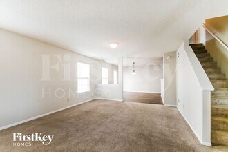 12663 Republic Dr in Fishers, IN - Foto de edificio - Building Photo