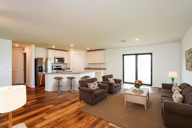 402 NW 11th St in Cape Coral, FL - Foto de edificio - Building Photo