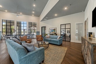 Auberge of Burleson in Burleson, TX - Building Photo - Building Photo