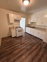 503 E Myrtle Ave in Visalia, CA - Building Photo - Building Photo