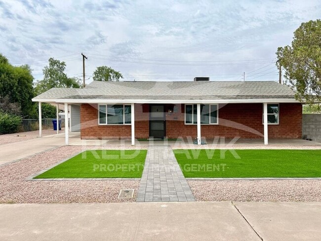 property at 751 W 3rd Pl