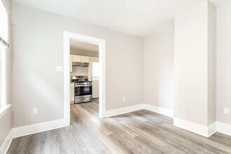 856 Broad St in Washington, PA - Building Photo - Building Photo