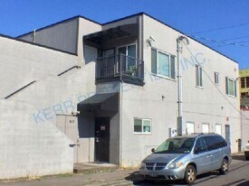 919 SE 44th Ave in Portland, OR - Building Photo