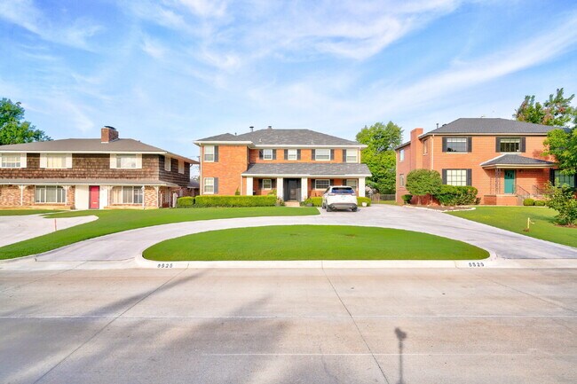 6525 Avondale Dr in Nichols Hills, OK - Foto de edificio - Building Photo