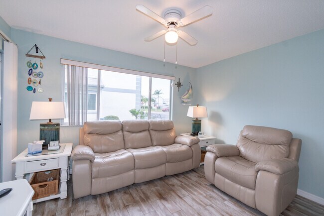 516 Beach Park Ln in Cape Canaveral, FL - Building Photo - Building Photo