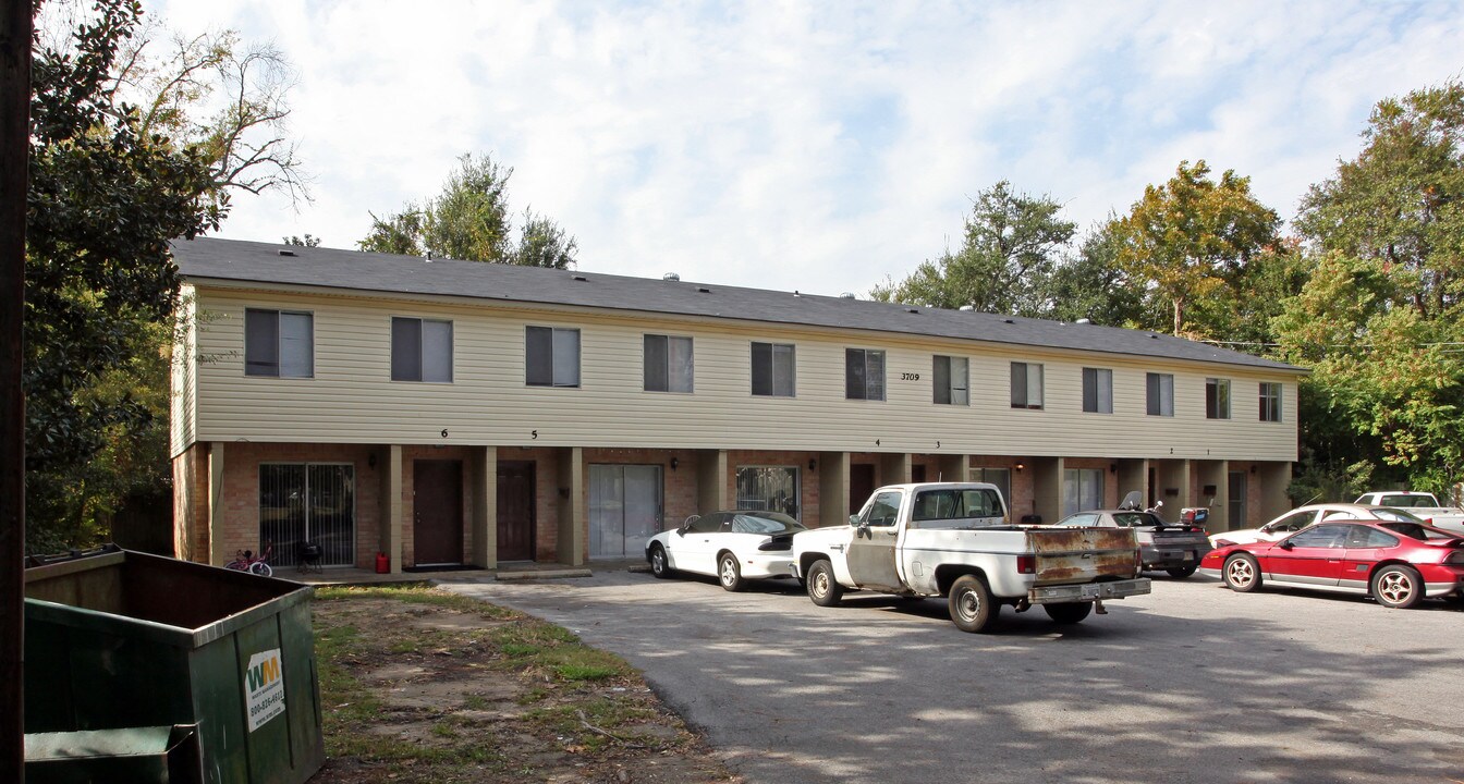 3709 Oakridge St in Pascagoula, MS - Building Photo