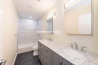 5 Malvern Ter in Medford, MA - Building Photo - Building Photo