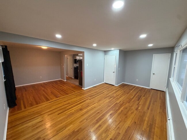 407 W Stimpson Ave in Linden, NJ - Building Photo - Building Photo