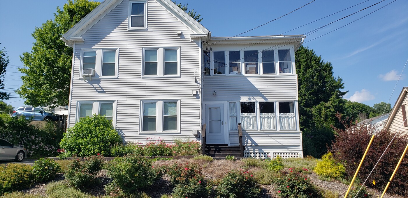 57 Franklin St, Unit A in Augusta, ME - Building Photo