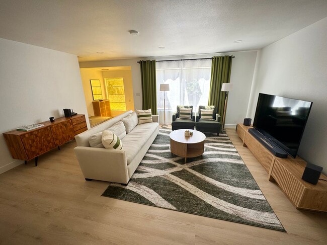 400 S Flower St in Orange, CA - Building Photo - Building Photo