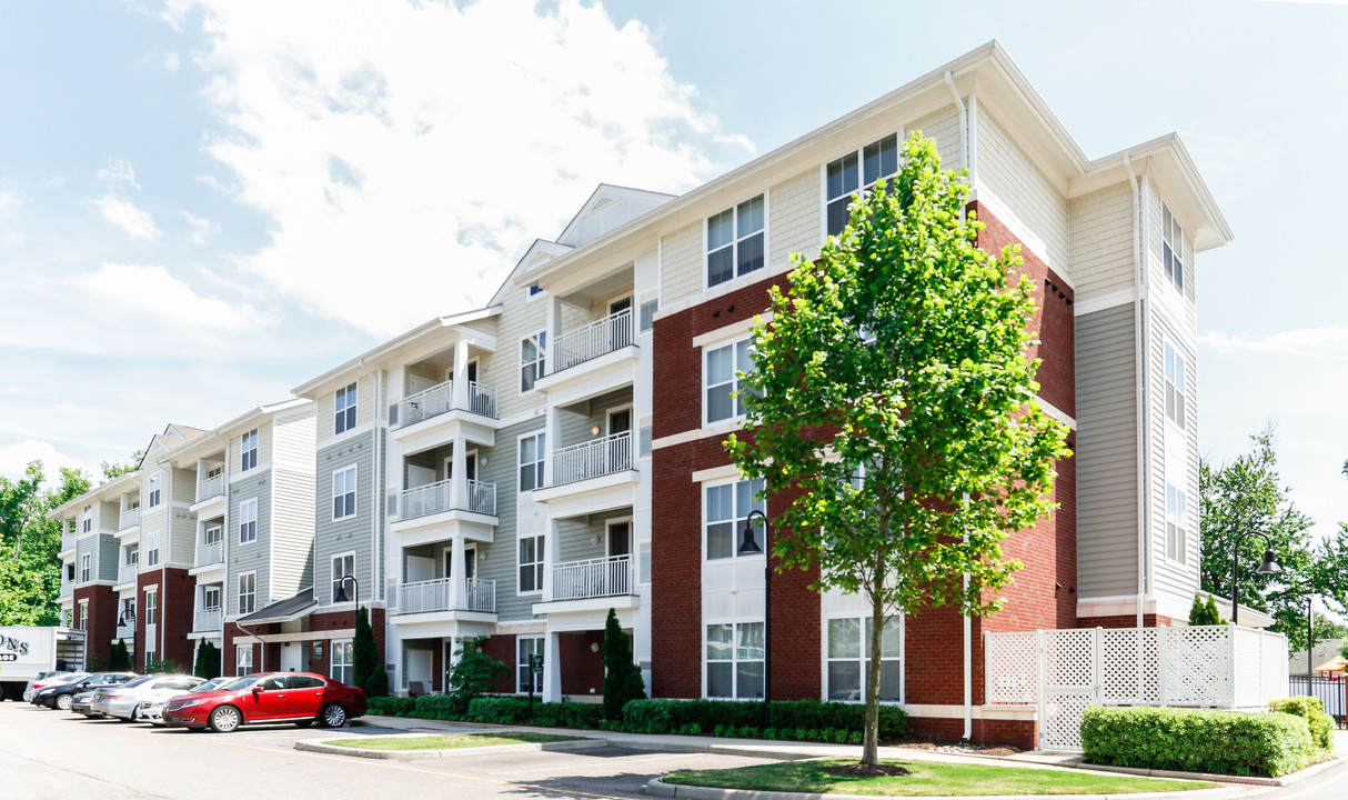 The Carlton at Greenbrier in Chesapeake, VA - Building Photo